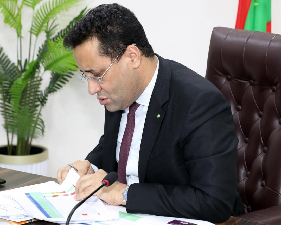 الوزير الأول يجتمع مع اللجنة الوزارية المكلفة بمتابعة&nbsp;(…)