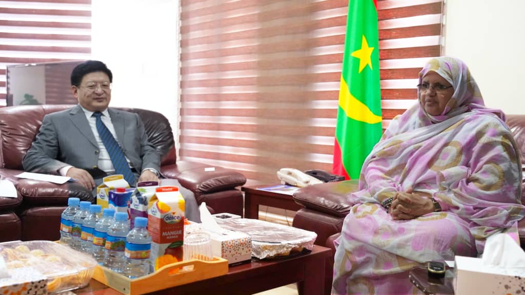 رئيسة جهة نواكشوط تجري مباحثات مع السفير الصيني