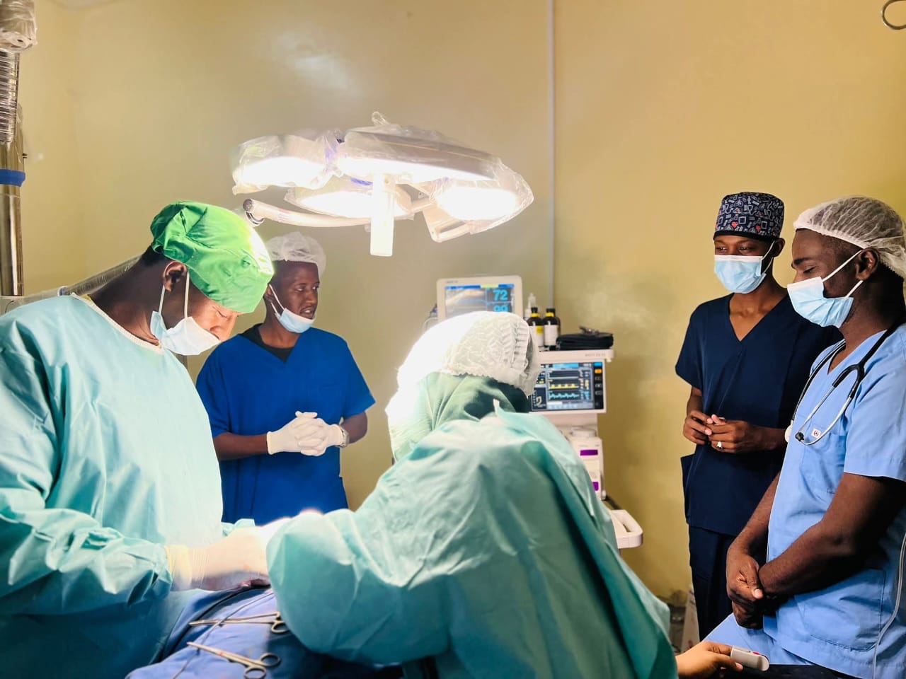 مستشفى إأطار : إجراء أول عملية لاستئصال الغدة الدرقية