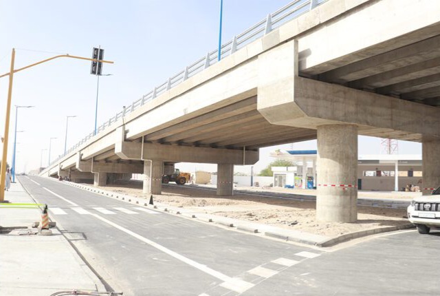 وزارة التجهيزوالنقل تفحص جسر انواطشوط للتاكد من جودته
